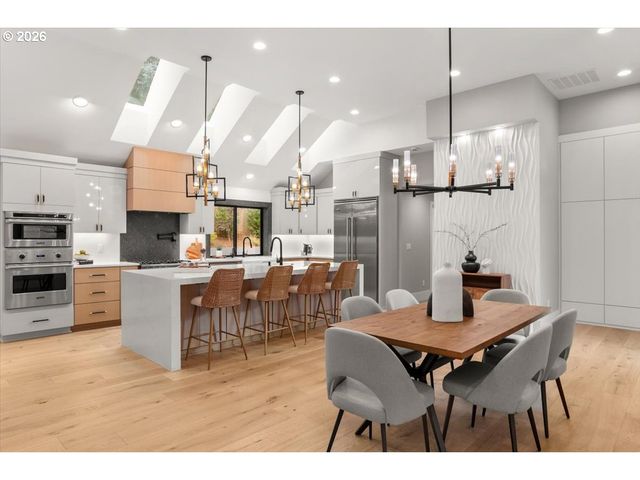 15378 TWIN FIR Rd, Lake Oswego, OR 97035
