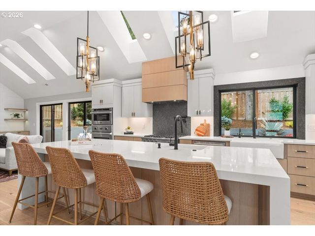15378 TWIN FIR Rd, Lake Oswego, OR 97035