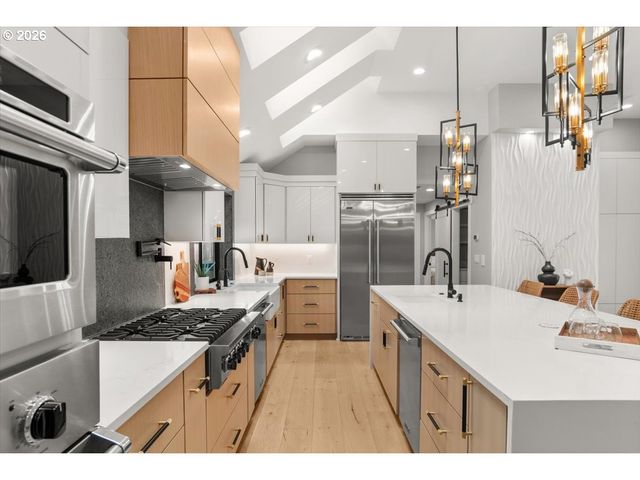 15378 TWIN FIR Rd, Lake Oswego, OR 97035