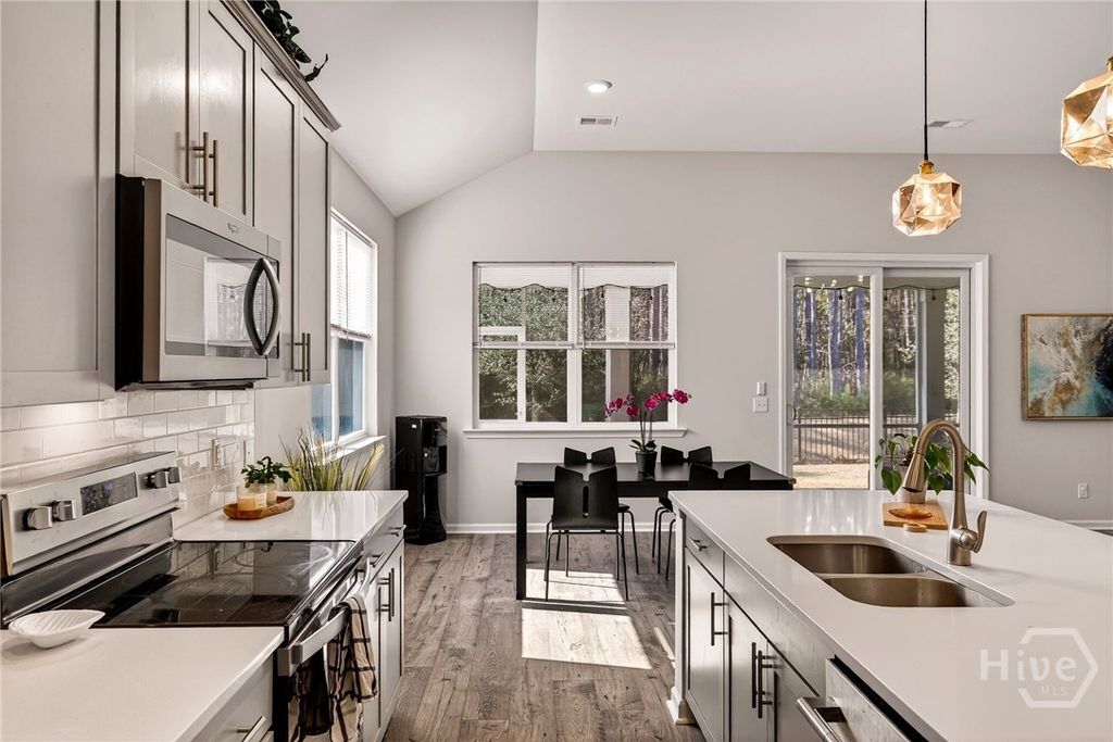 Image 11 of property listing at 104 Canal Cove, Pooler, GA 31322