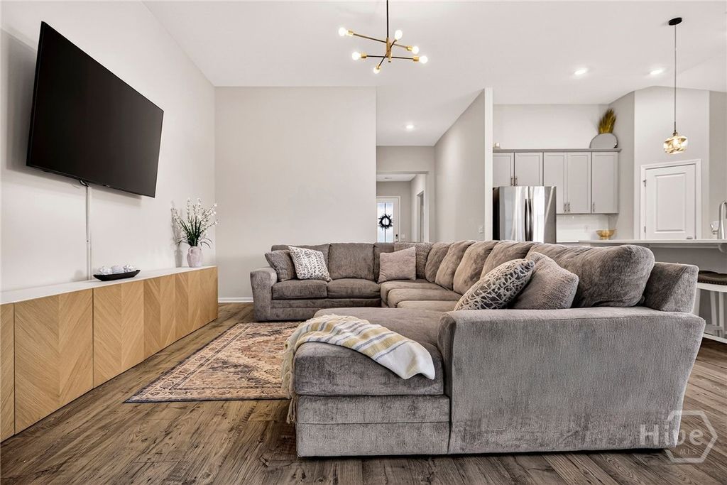 Image 6 of property listing at 104 Canal Cove, Pooler, GA 31322