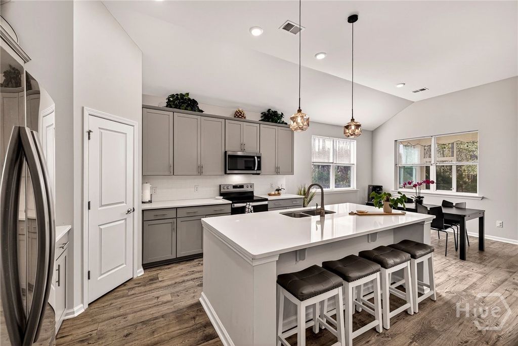 Image 8 of property listing at 104 Canal Cove, Pooler, GA 31322