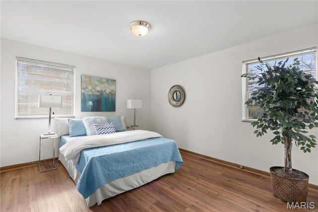 4 Delcrest Court 104, University City, MO 63124