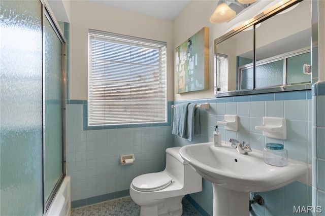 4 Delcrest Court 104, University City, MO 63124