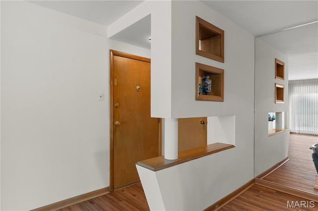 4 Delcrest Court 104, University City, MO 63124