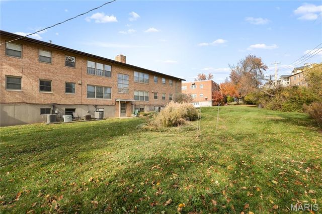 4 Delcrest Court 104, University City, MO 63124