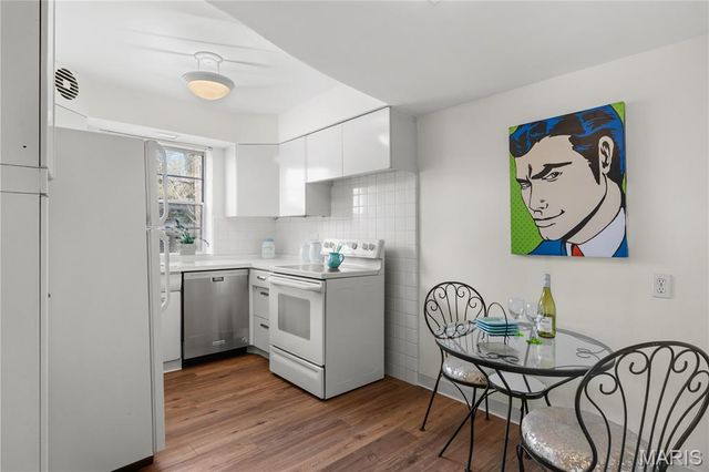 4 Delcrest Court 104, University City, MO 63124