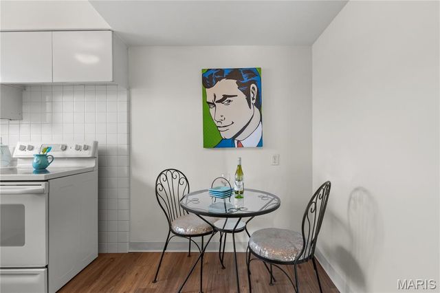 4 Delcrest Court 104, University City, MO 63124