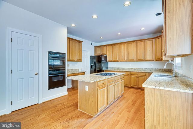 1936 LORD FAIRFAX RD, Vienna, VA 22182