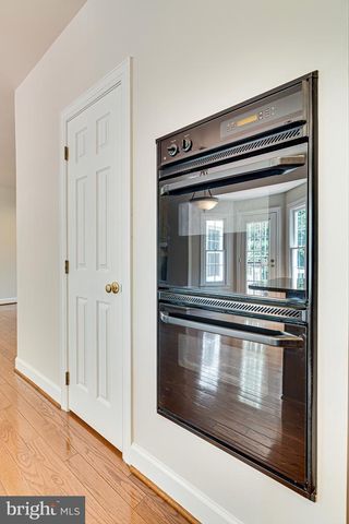 1936 LORD FAIRFAX RD, Vienna, VA 22182