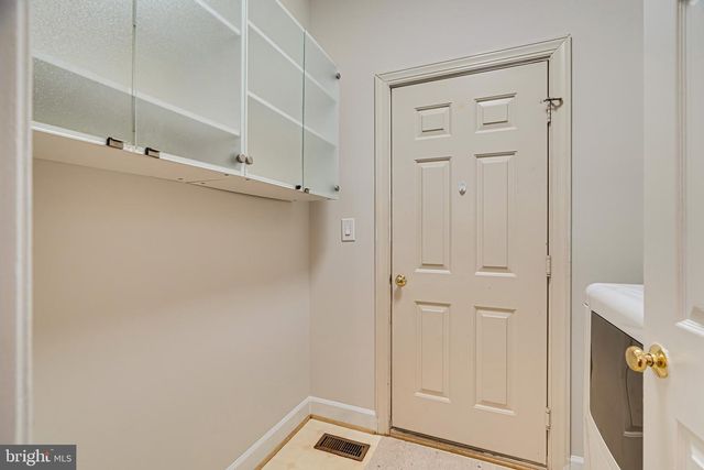 1936 LORD FAIRFAX RD, Vienna, VA 22182