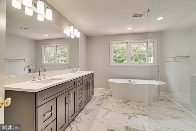 1936 LORD FAIRFAX RD, Vienna, VA 22182