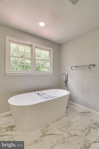 1936 LORD FAIRFAX RD, Vienna, VA 22182