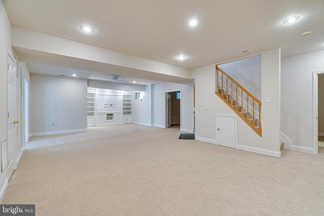 1936 LORD FAIRFAX RD, Vienna, VA 22182