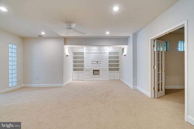 1936 LORD FAIRFAX RD, Vienna, VA 22182