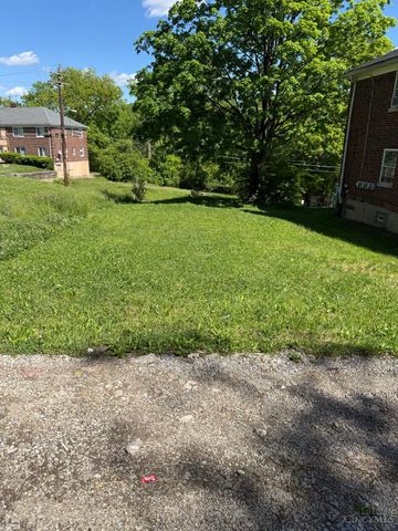 3127 Bracken Woods Lane, Cincinnati, OH 45211