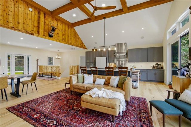 545 Stagecoach Lane, Waterbury, VT 05677