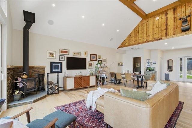545 Stagecoach Lane, Waterbury, VT 05677