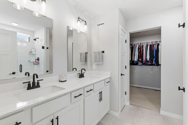 17922 Genoa Drive, Lakeville, MN 55024