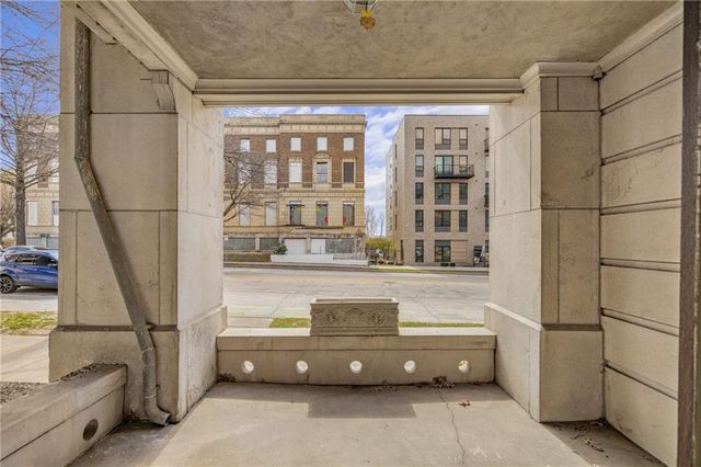 1110 E Armour Boulevard 2, Kansas City, MO 64109