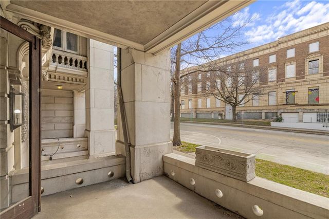 1110 E Armour Boulevard 2, Kansas City, MO 64109