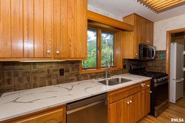 28018 230TH Street, Le Claire, IA 52753