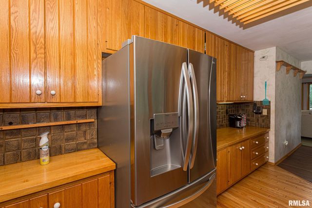 28018 230TH Street, Le Claire, IA 52753