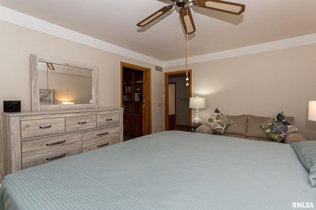 28018 230TH Street, Le Claire, IA 52753