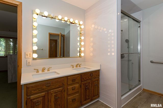 28018 230TH Street, Le Claire, IA 52753