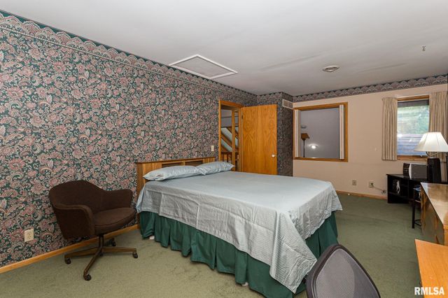 28018 230TH Street, Le Claire, IA 52753