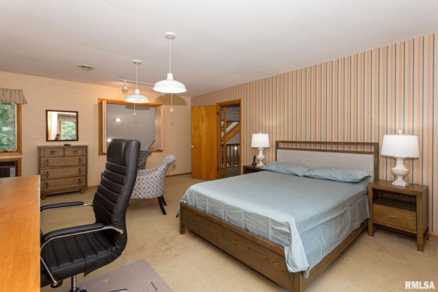 28018 230TH Street, Le Claire, IA 52753