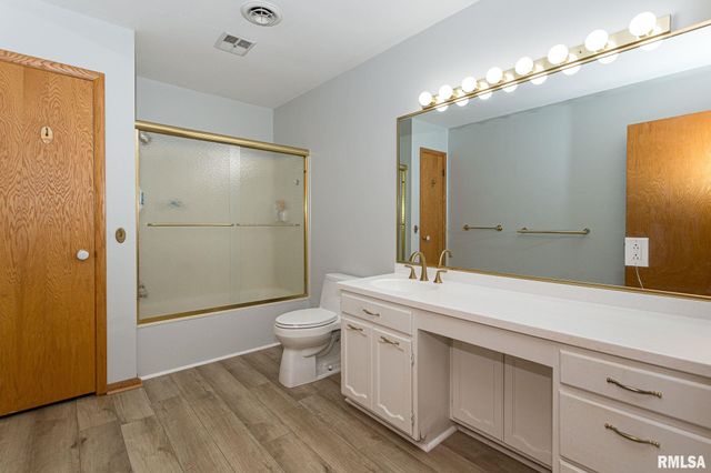 28018 230TH Street, Le Claire, IA 52753