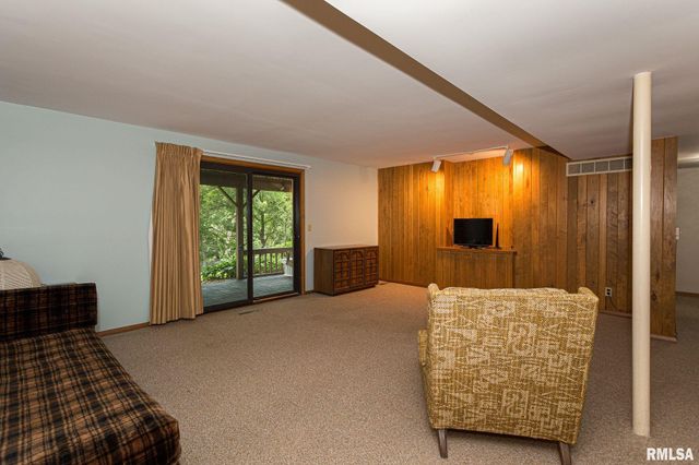 28018 230TH Street, Le Claire, IA 52753