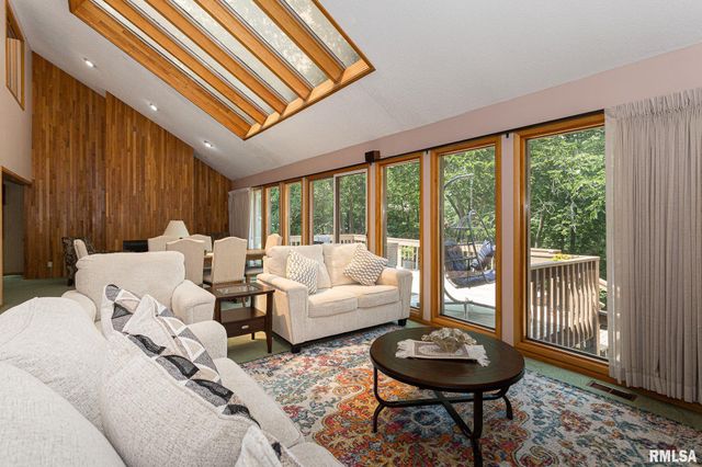 28018 230TH Street, Le Claire, IA 52753