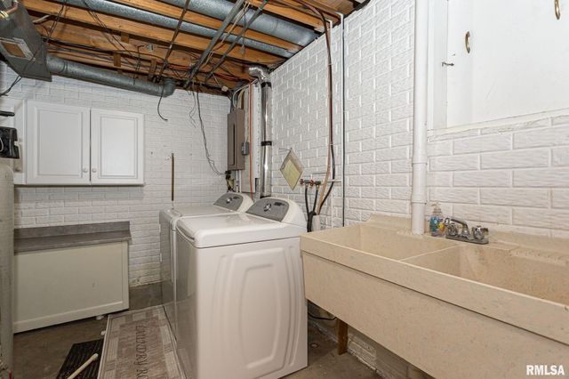 28018 230TH Street, Le Claire, IA 52753