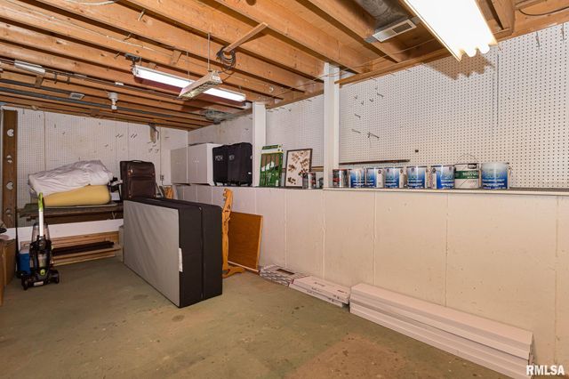 28018 230TH Street, Le Claire, IA 52753