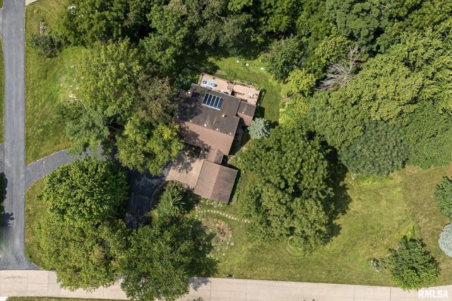 28018 230TH Street, Le Claire, IA 52753