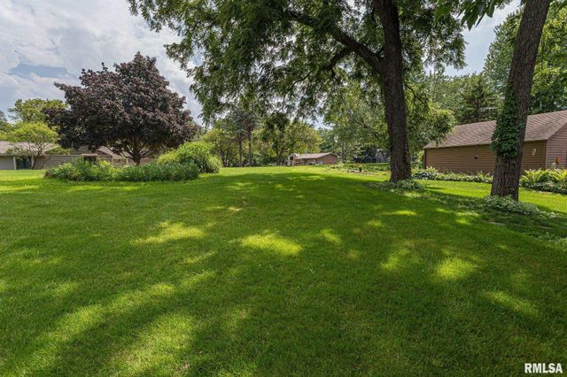 28018 230TH Street, Le Claire, IA 52753