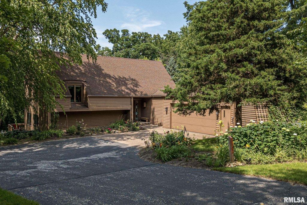 28018 230TH Street, Le Claire, IA 52753