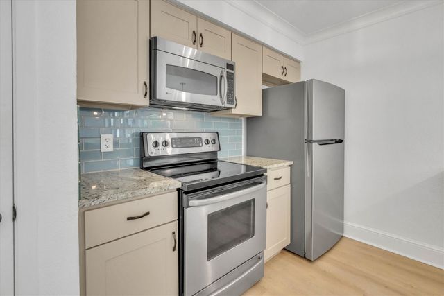 5926 Sandhurst Lane 123, Dallas, TX 75206