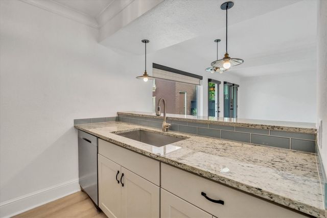 5926 Sandhurst Lane 123, Dallas, TX 75206