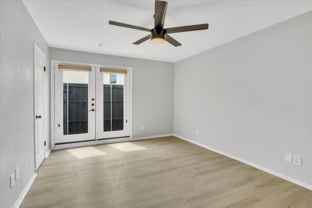 5926 Sandhurst Lane 123, Dallas, TX 75206