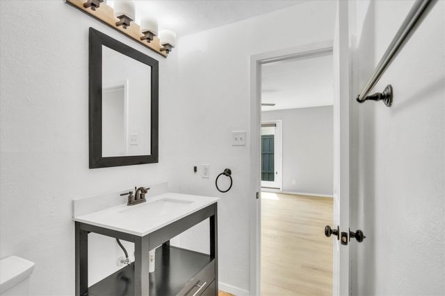 5926 Sandhurst Lane 123, Dallas, TX 75206