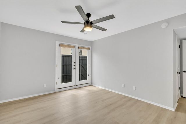 5926 Sandhurst Lane 123, Dallas, TX 75206