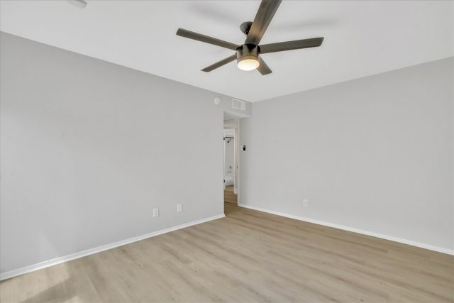 5926 Sandhurst Lane 123, Dallas, TX 75206