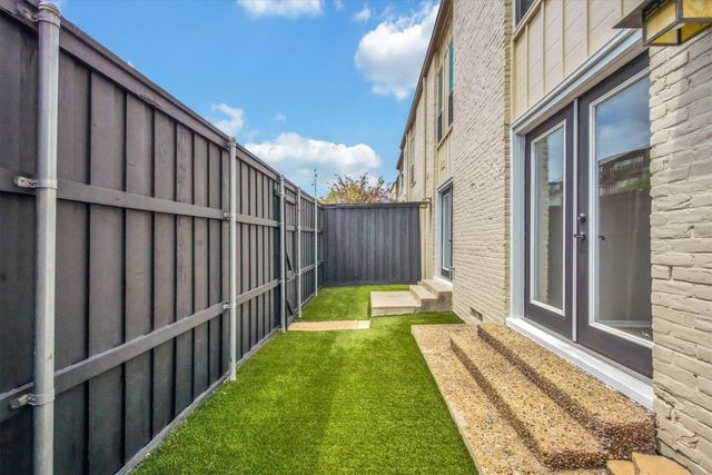 5926 Sandhurst Lane 123, Dallas, TX 75206