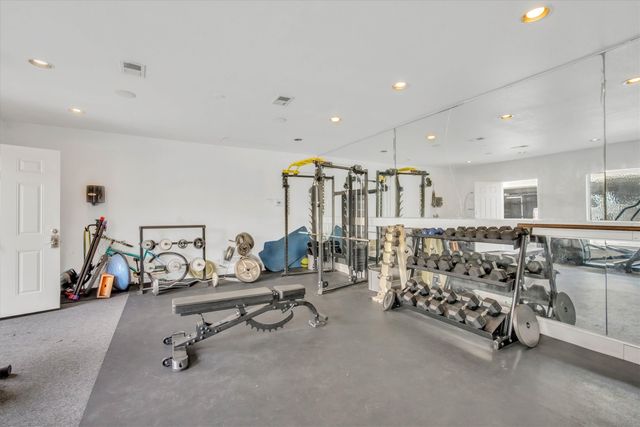 5926 Sandhurst Lane 123, Dallas, TX 75206