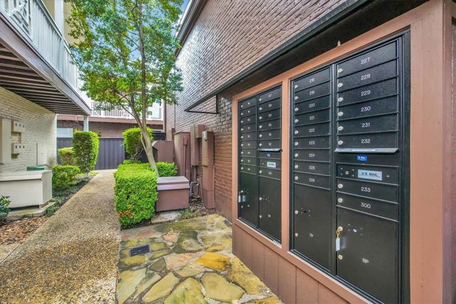 5926 Sandhurst Lane 123, Dallas, TX 75206