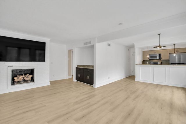 5926 Sandhurst Lane 123, Dallas, TX 75206