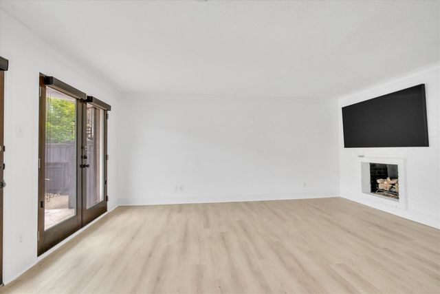 5926 Sandhurst Lane 123, Dallas, TX 75206